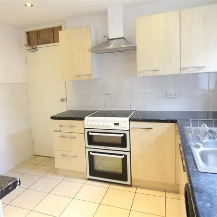 Image 2 - 7 Ingham Grove, Nottingham, NG7 2LQ, United Kingdom - House for rent