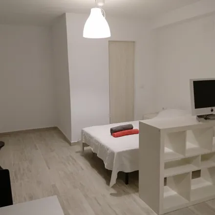 Rent this studio apartment on Santander Bank in Carrer del Poeta Mas i Ros, 46021 Valencia