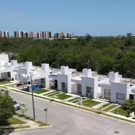 Buy this studio house on Calle Cuarzo in Gran Santa Fe II, 77518 Cancún