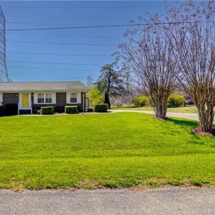 Image 3 - 2826 Peace Haven Road, Pleasant Garden, Guilford County, NC 27313, USA - House for sale