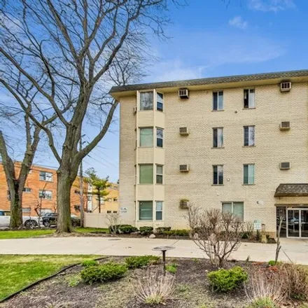 Buy this 1 bed condo on 8200 N Niles Center SB in Niles Center Road, Skokie