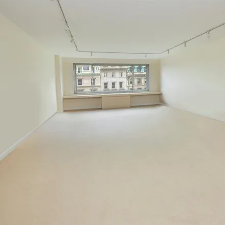 Image 2 - 10 EAST 70TH STREET 6C in New York - Townhouse for sale