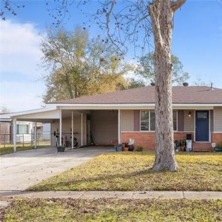 Buy this 2 bed house on 3875 Center Street in Lake Charles, LA 70607
