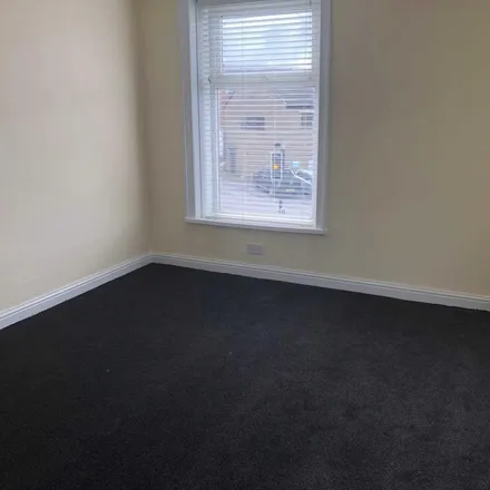 Image 4 - Batley Road, Heckmondwike, WF16 9NE, United Kingdom - Apartment for rent