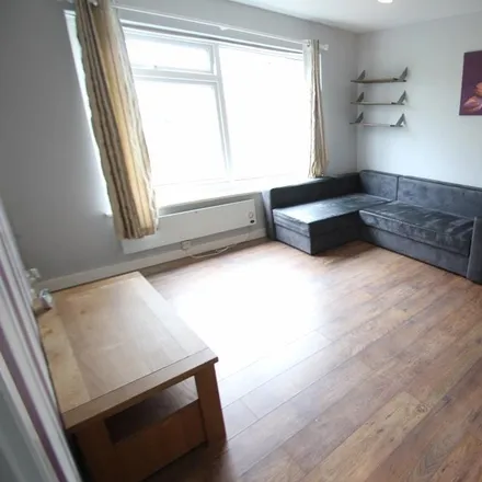Image 2 - Arden Place, Luton, LU2 7YE, United Kingdom - Apartment for rent