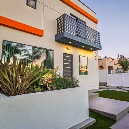 Buy this studio duplex on 2804 South Palm Grove Avenue in Los Angeles, CA 90016