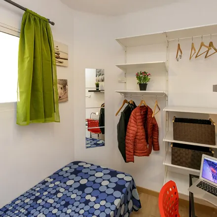 Rent this 4 bed room on Carrer de l'Escultor Llimona in 08001 Barcelona, Spain