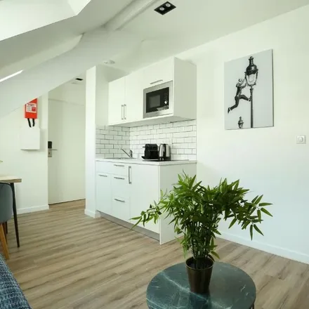 Image 3 - 17 Rue Fondary, 75015 Paris, France - Apartment for rent