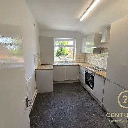 Rent this 2 bed apartment on PizzaExpress in Ongar Road, Brentwood