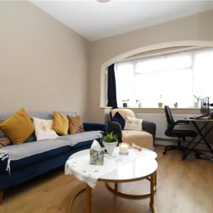 Image 1 - 55 St. Saviour's Road, London, CR0 2XB, United Kingdom - Duplex for rent