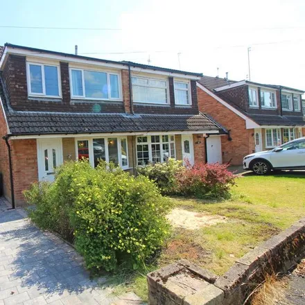 Rent this 3 bed duplex on Darlington Close in Woodhill, Walshaw