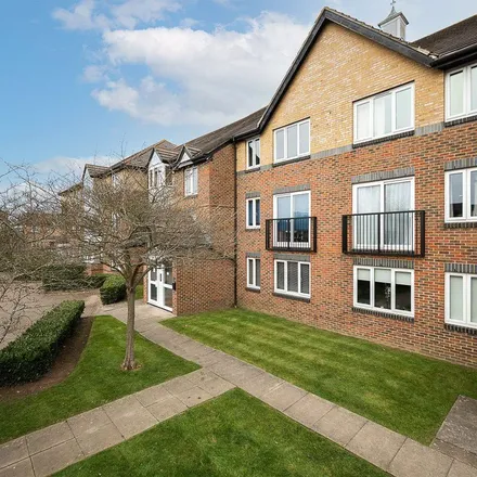 Rent this 2 bed apartment on Cotswold Way in London, United Kingdom