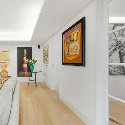 Image 4 - 1 Bulstrode Street, East Marylebone, London, W1G 8EE, United Kingdom - House for sale