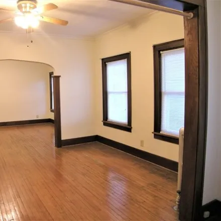 Image 4 - 360 S State St Apt 1, Elgin, Illinois, 60123 - House for rent