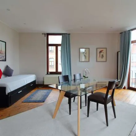 Rent this 3 bed apartment on Chaussée d'Alsemberg - Alsembergse Steenweg 116 in 1060 Saint-Gilles - Sint-Gillis, Belgium
