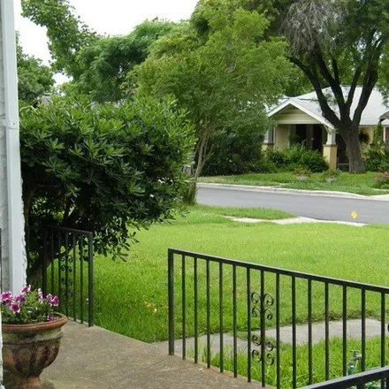 Image 4 - 370 Pershing Avenue, San Antonio, TX 78209, USA - House for rent