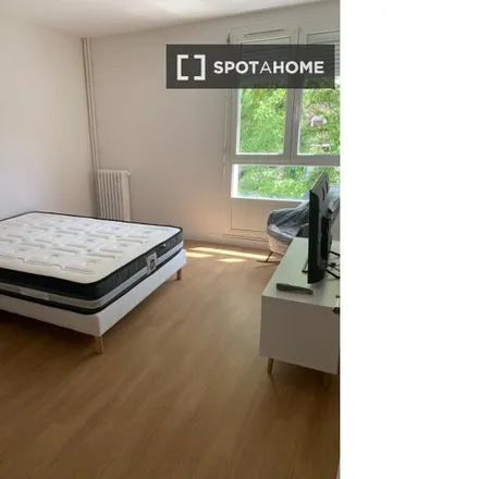 Rent this 3 bed room on 12 Avenue Édouard Branly in 91220 Brétigny-sur-Orge, France