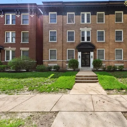 Buy this 2 bed house on Washington Boulevard in St. Louis, MO 63130