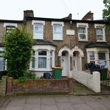 Rent this 3 bed townhouse on Tunmarsh Lane in London, E13 9NG