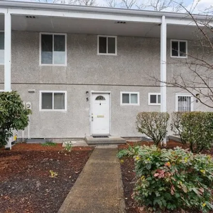 Buy this 2 bed townhouse on 3535 Southeast Gladstone Street in Portland, OR 97202