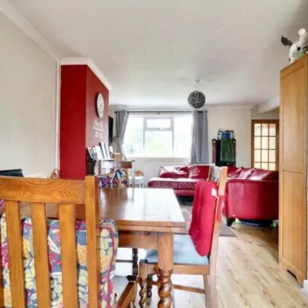 Image 3 - Taunton Close, London, DA7 6NN, United Kingdom - Townhouse for sale