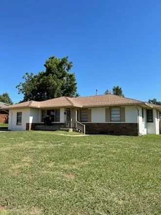 Buy this 3 bed house on 121 East Coe Drive in Midwest City, OK 73110