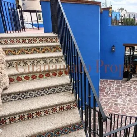 Rent this 2 bed house on Callejón Mulas 14 in Villa Las Palmas, 36015 Guanajuato