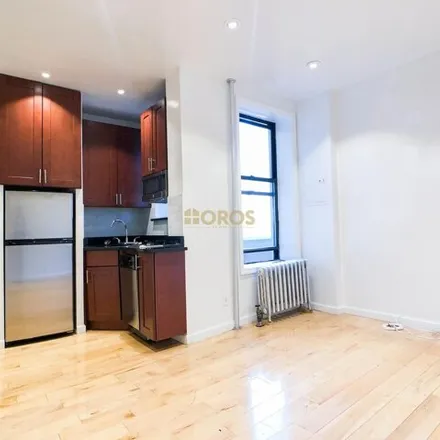 Image 4 - 262 East 2nd Street, New York, NY 10009, USA - House for rent