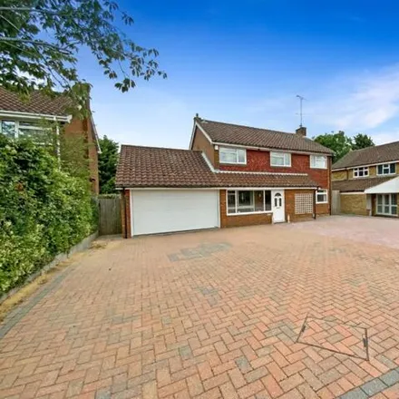 Buy this 4 bed house on Foxbury Close in Luton, LU2 7BQ