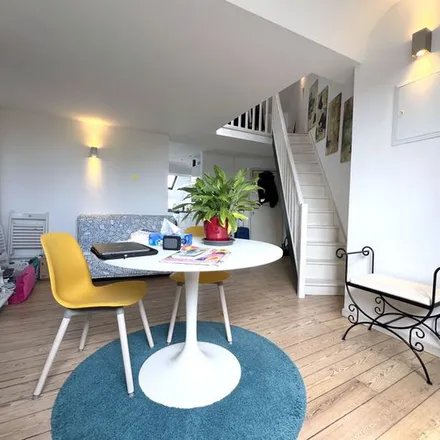 Rent this 1 bed apartment on Rue du Châtelain - Kasteleinsstraat 54 in 1050 Ixelles - Elsene, Belgium