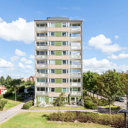 Rent this 3 bed apartment on Järnvägsgatan 10C in 302 69 Halmstad, Sweden