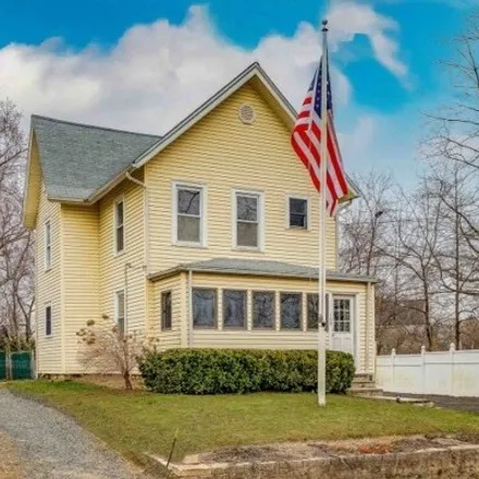Rent this 3 bed house on 1 Vine Street in Chatham, Morris County