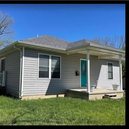 Buy this 3 bed house on 421 Vine Street in Macon, MO 63552