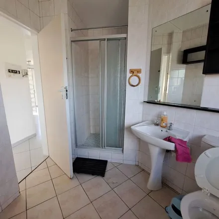 Image 2 - Lifestyles on Kloof, Park Road, Cape Town Ward 115, Cape Town, 8001, South Africa - Apartment for rent