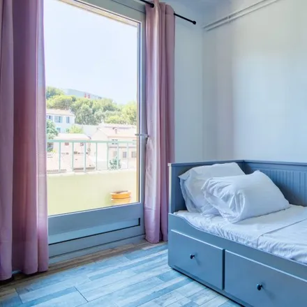 Rent this 4 bed room on 16 Avenue Nord du Petit Lycée in 13003 Marseille, France