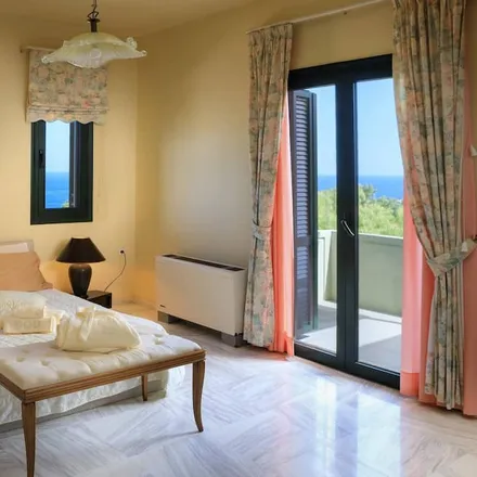 Rent this 3 bed house on Thalassino Ageri in Vyvilaki 35, Chania