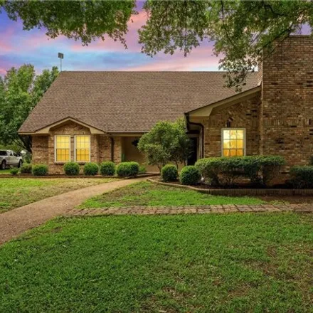 Buy this 4 bed house on 175 Coventry Drive in Hewitt, McLennan County