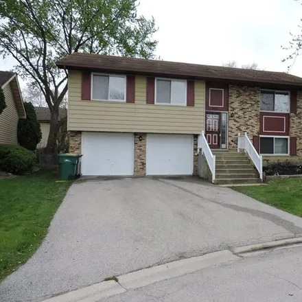 Rent this 3 bed house on 431 Fernwood Drive in Westmont, IL 60559