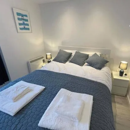 Image 1 - Llanelli, SA15 2LD, United Kingdom - Apartment for rent