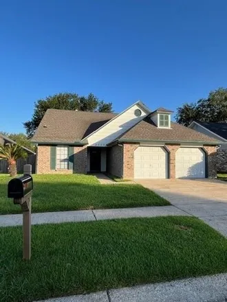 Buy this 3 bed house on 2009 Golfview Dr in Laplace, Louisiana