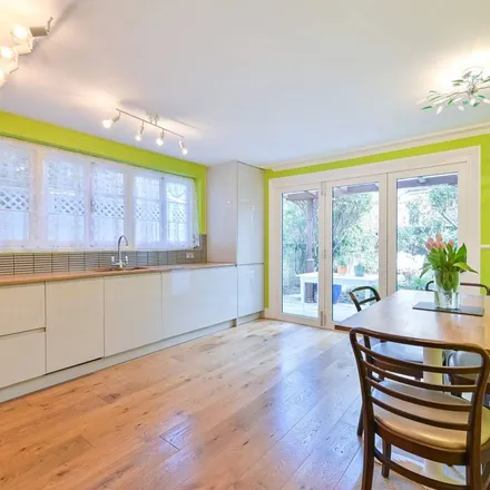 Rent this 5 bed apartment on 77 Wandsworth Bridge Road in London, SW6 2TE