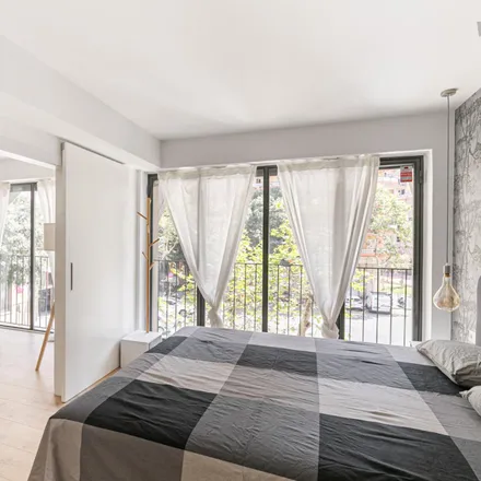 Image 8 - Carrer de Rocafort, 35, 08015 Barcelona, Spain - Apartment for rent