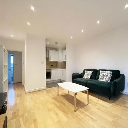 Image 2 - The Yellow House, 126 Lower Road, Canada Water, London, SE16 2UE, United Kingdom - Apartment for sale