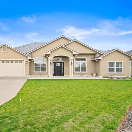 Buy this 3 bed house on 9303 Coolidge Road in Yakima, WA 98903