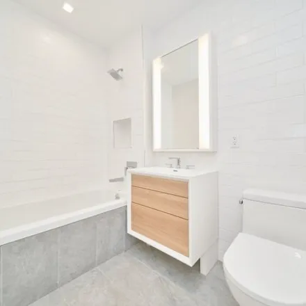 Image 6 - 272 Webster Avenue, New York, NY 11230, USA - Condo for sale