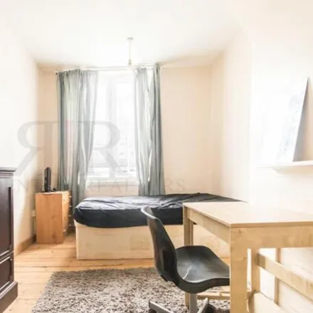 Rent this 2 bed apartment on Smyrk's Road in London, SE17 2RA