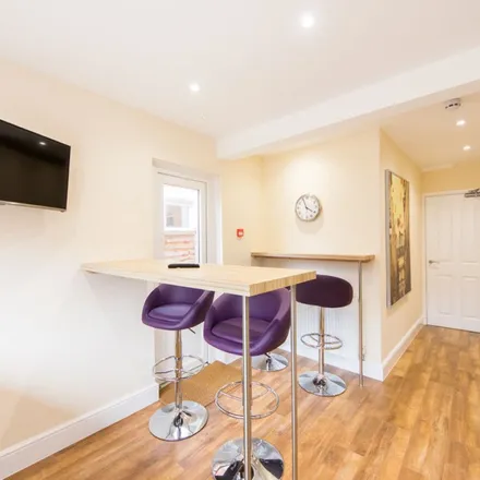 Rent this 1 bed apartment on Caversham Road North Deck in Caversham Road, Reading