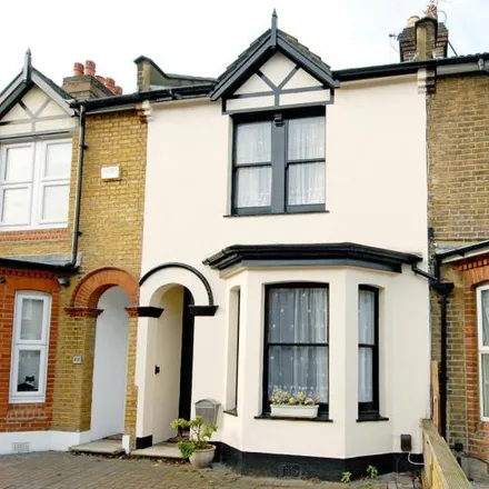 Rent this 2 bed townhouse on 84 Edridge Road in London, CR0 1EF