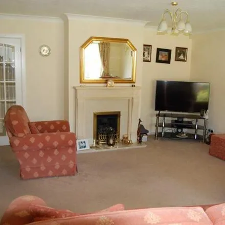 Image 3 - Saint Mary's Close, Albrighton, WV7 3EG, United Kingdom - House for sale