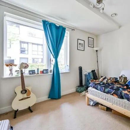 Image 5 - Hankins House, 20 Peartree Way, London, SE10 0HY, United Kingdom - Apartment for sale